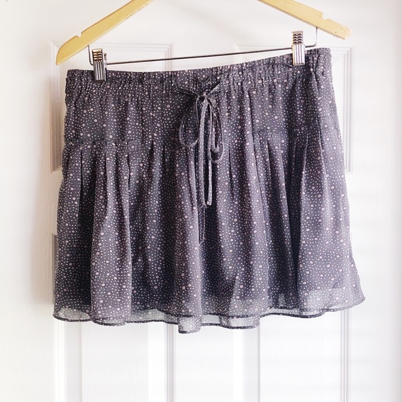 American Eagle Outfitters Dresses & Skirts - American Eagle Ruffle Layered Mini Skirt Tie Small
